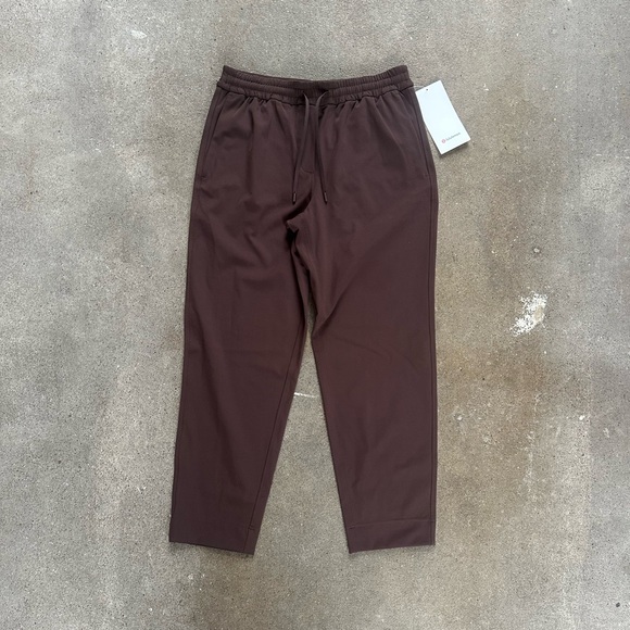 NWT Lululemon Tapered Leg Mid Rise Pant 7/8 Length Luxtreme Espresso Size Small - Picture 6 of 12